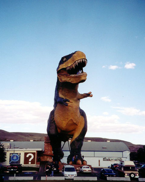 The huge dinosaur beside Drumheller's Tourism office.  Photo
