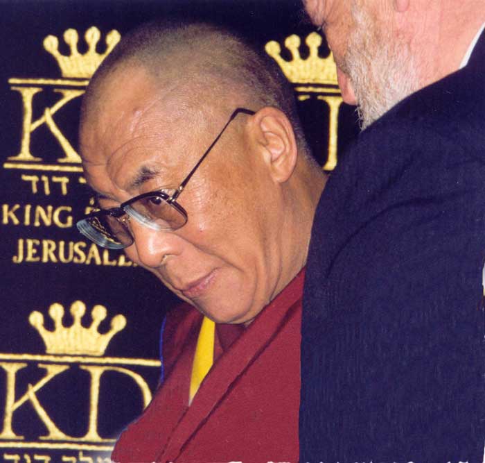 Dalai Lama listens intently to Ashkenazi Chief Rabbi Uesrael Meir Lau