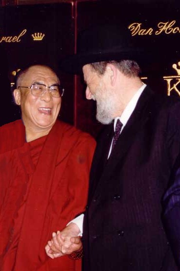 The 14th Dalai Lama and the Ashkenazi Chief Rabbi Jisreal Meir Lau reach out a hand in friendship