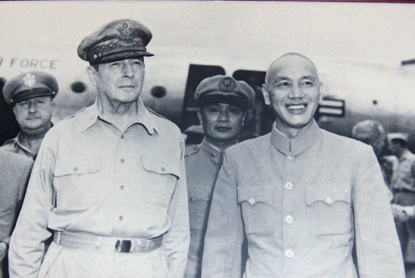 General Douglas MacArthur and Generallisimo Chiang Kai Shek