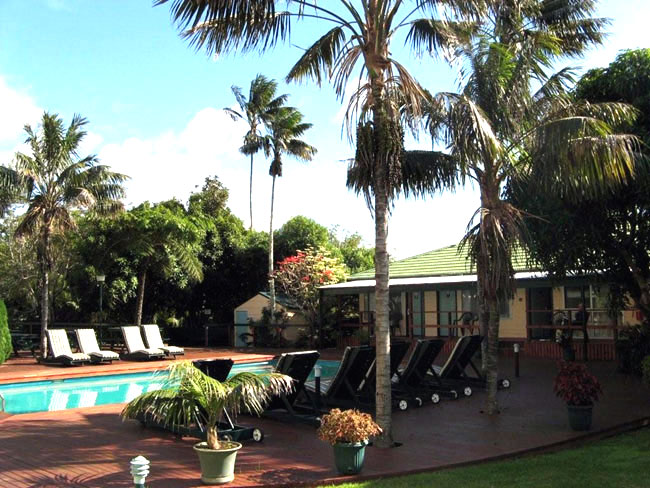 Swimming pool at All Seasons Colonial Hotel, Norfolk Island.    Photo courtesy of Barry and Heather Minton